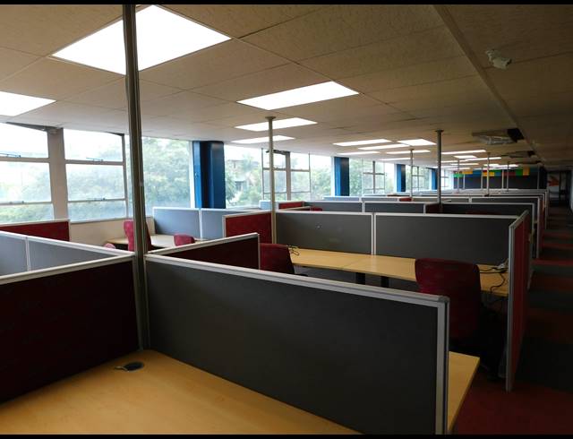 1,380M² OFFICE TO LET IN FERNDALE